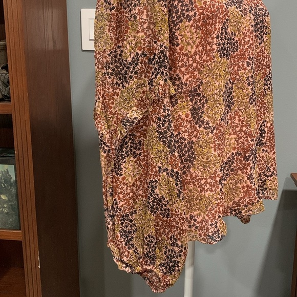 Bell sleeve - Picture 2 of 3